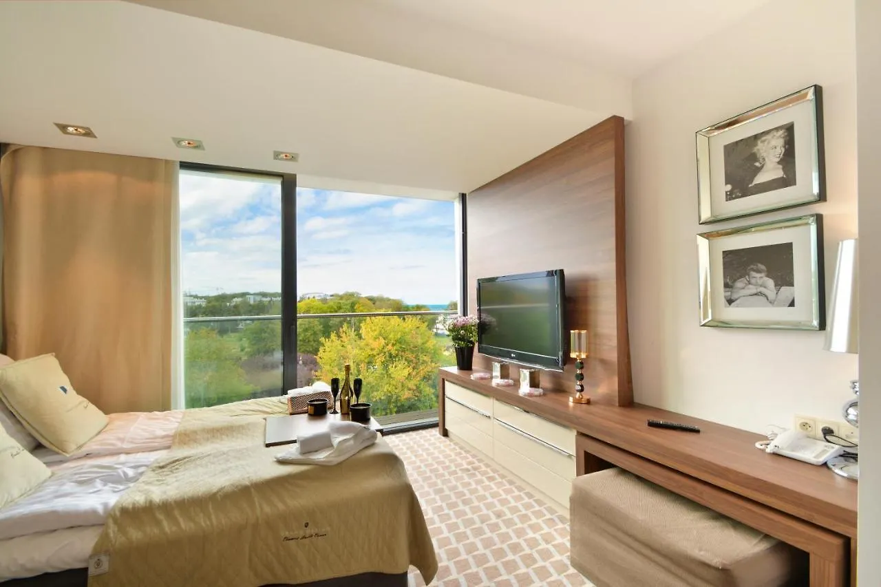 Marine Hotel Apartament Prywatny Studio Widok Na Morze Basen Sauna Jacuzzi 5 Pietro Kolobrzeg 0*,  Poland